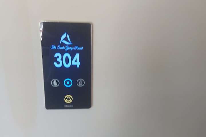 Room 18 of 106