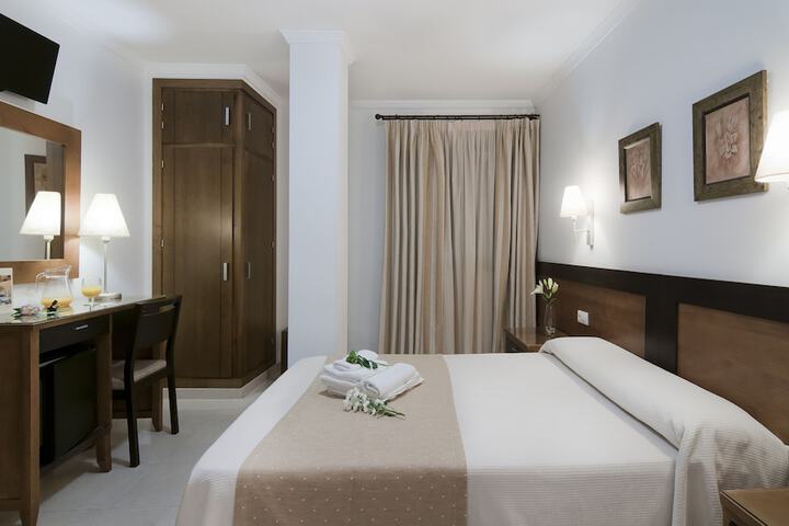 Room 7 of 35