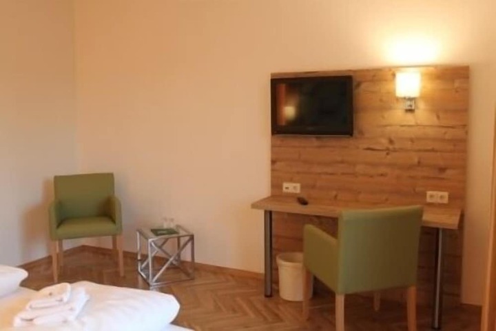 Room 9 of 22