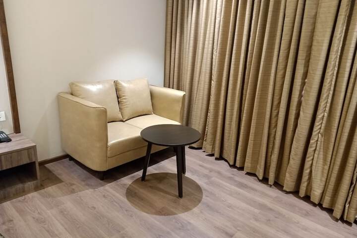 Room 27 of 133