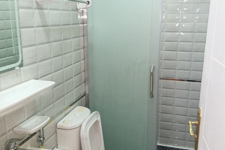 Room 64 of 80