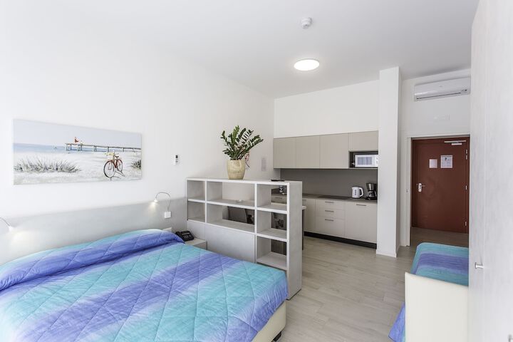 Room 2 of 61