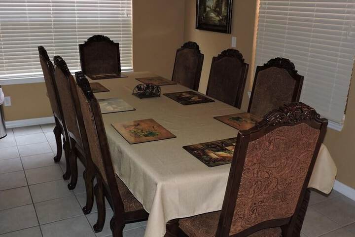 Dining 27 of 31