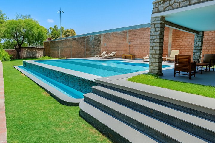 Pool 32 of 53