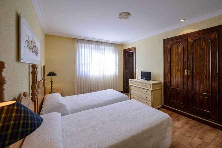 Room 12 of 34