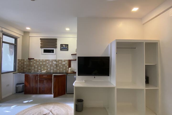 Room 5 of 8
