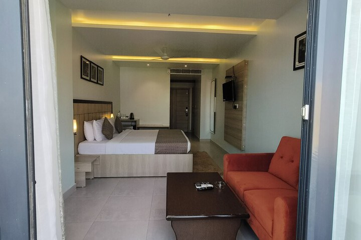 Room 14 of 25