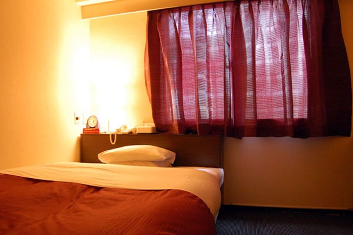 Room 11 of 27