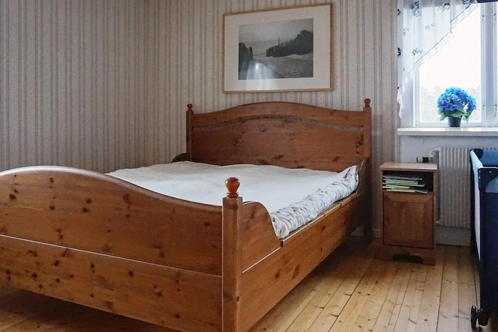 Room 6 of 16