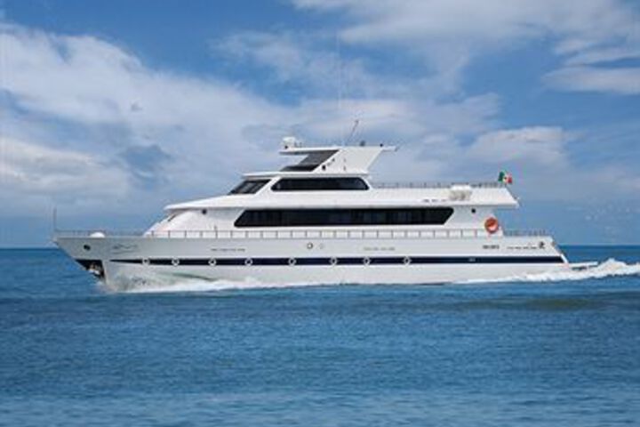 Exterior of Yacht Sarah Venezia