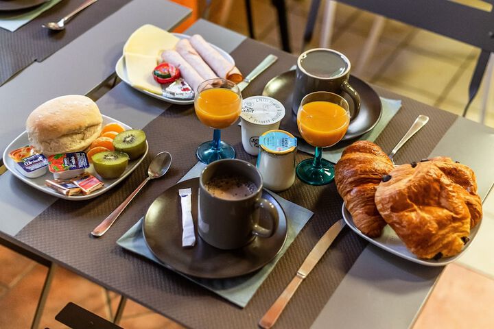 Breakfast/Coffee Service 22 of 26