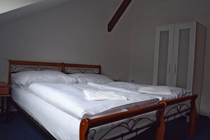 Room 17 of 90