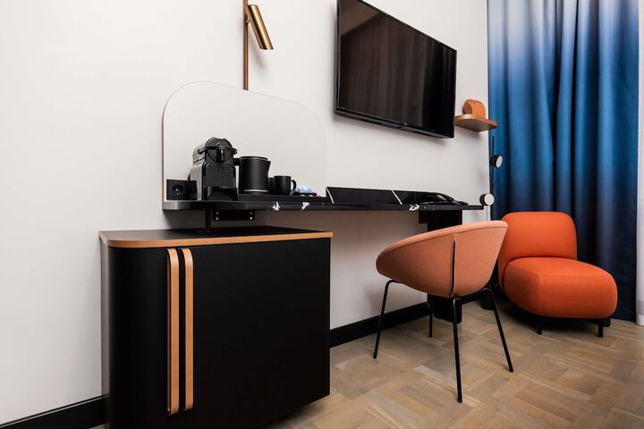 Room 42 of 229