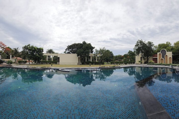 Pools & Facilities