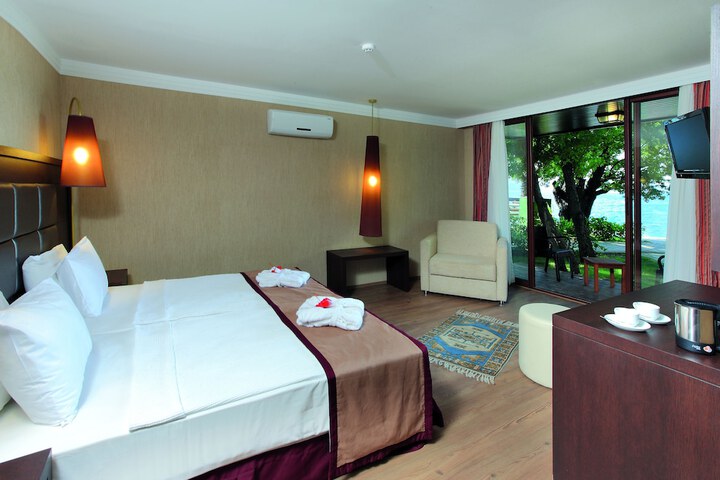 Room 10 of 77