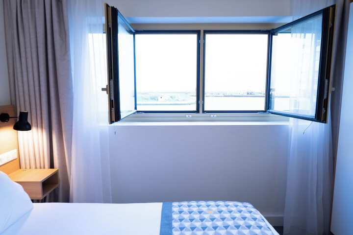 Room 28 of 62