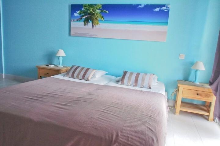 Room 9 of 93