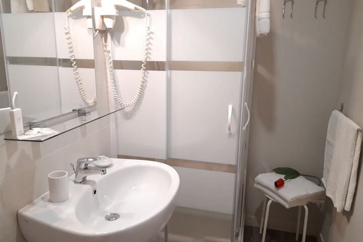Room 72 of 103