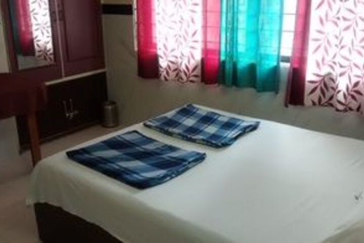 Room 4 of 11