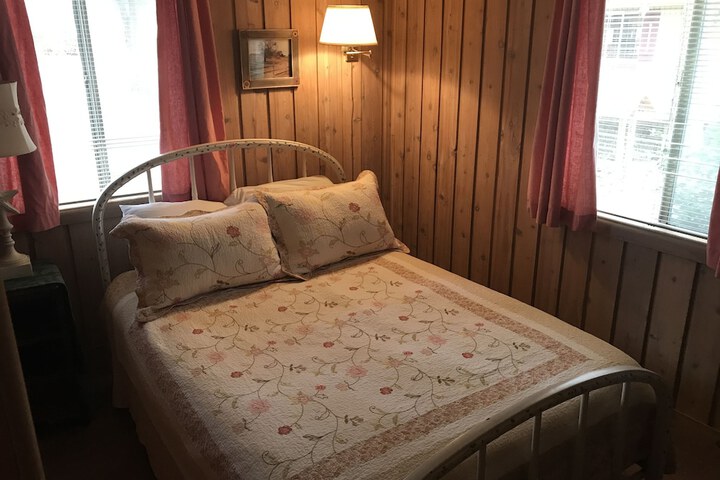 Room 42 of 400