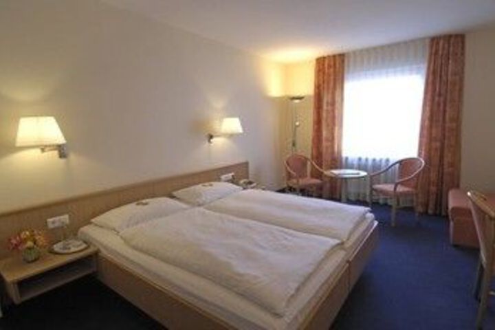 Room 14 of 32