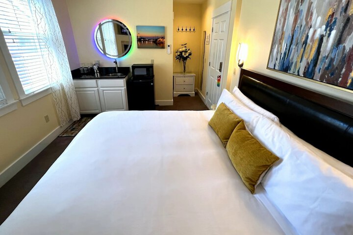 Room 7 of 80