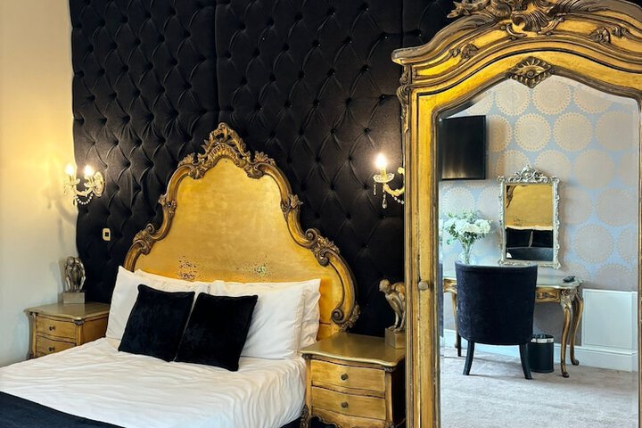 Room 42 of 171
