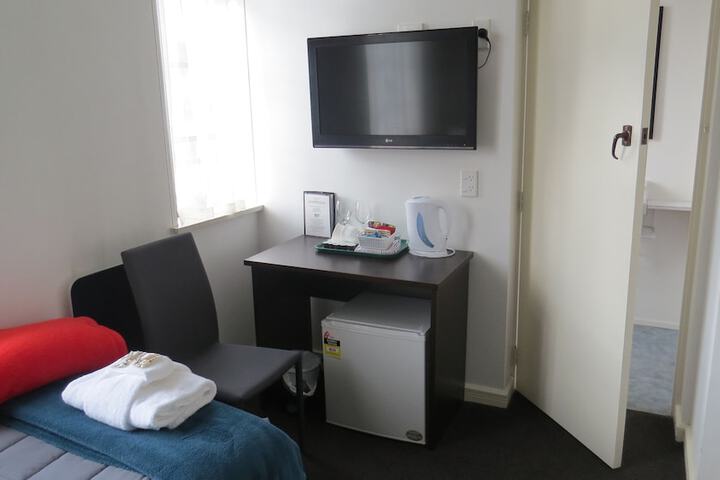 Room 16 of 48