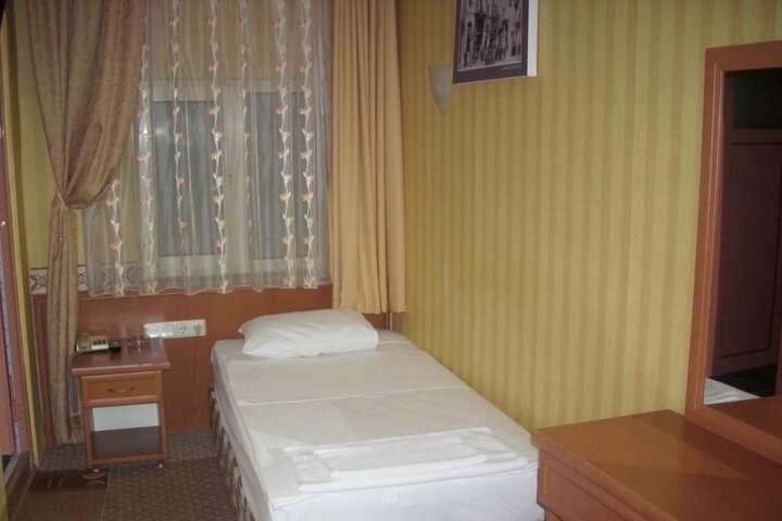 Room 25 of 46