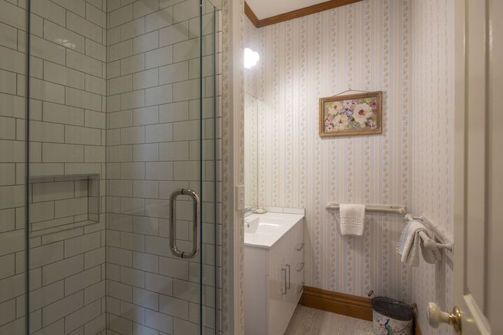 Room 28 of 65