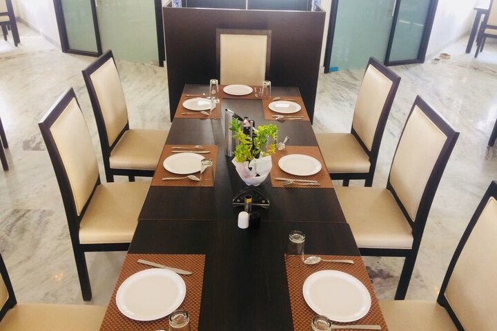 Dining 18 of 37