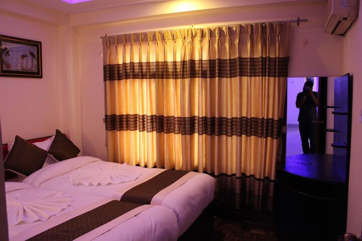 Room 14 of 38