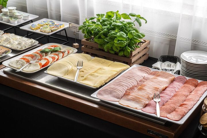 Dining 110 of 139