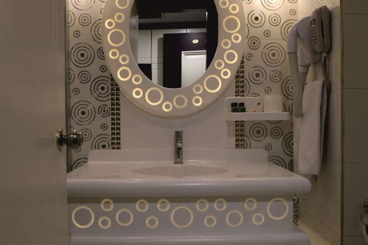 Room 2 of 46