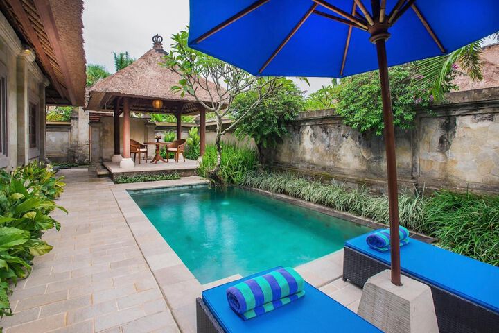 Hotel with Pool