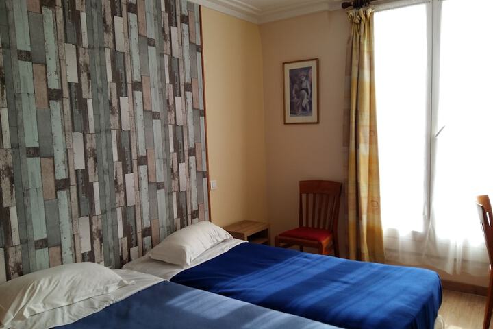 Room 6 of 16