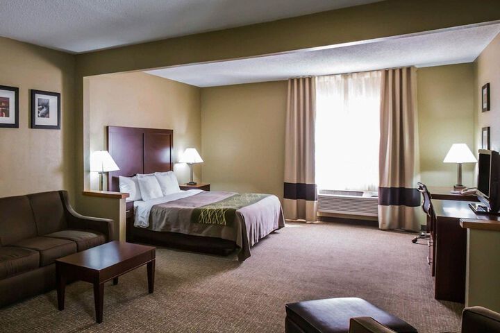 1 King Bed (3 of 15)