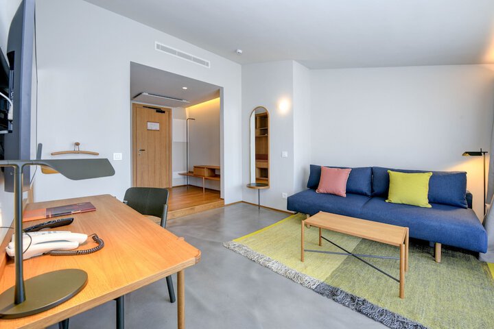 Room 73 of 164
