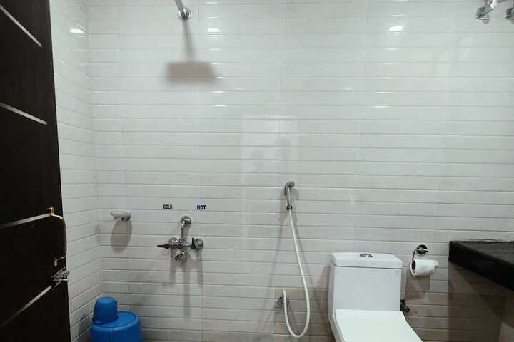 Room 15 of 48