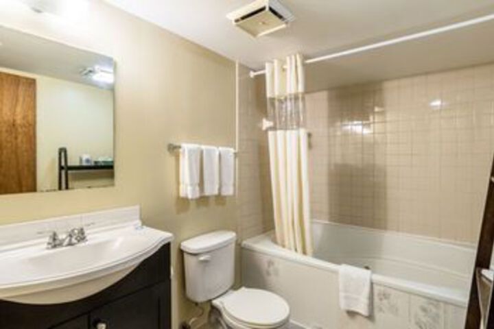 Room 4 of 92