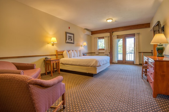 Superior King Lakeside with Shared Balcony (7 of 64)
