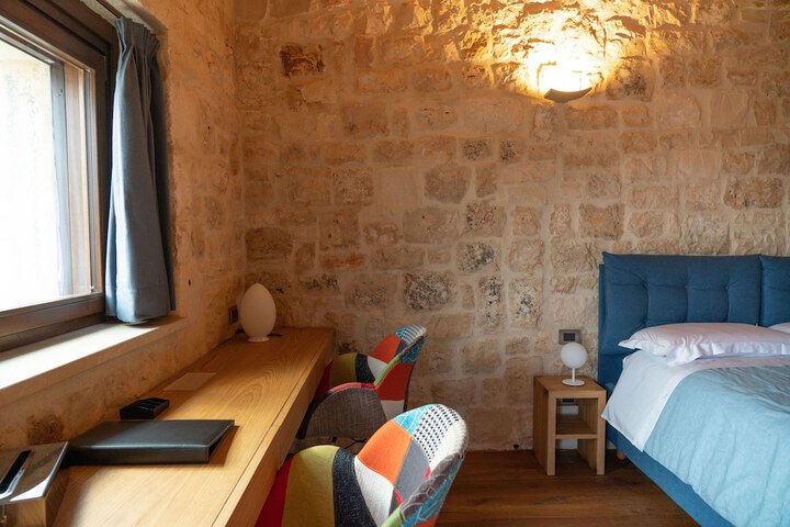 Room 14 of 79