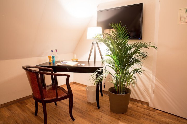 Room 27 of 41