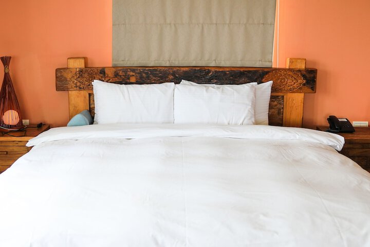 Room 6 of 100