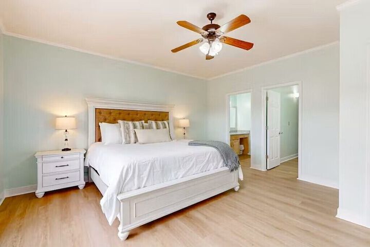 Room 6 of 120