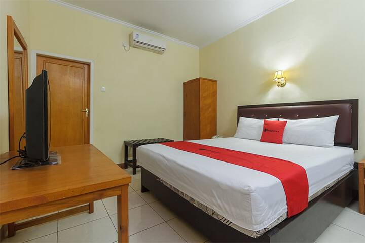 Room 7 of 12