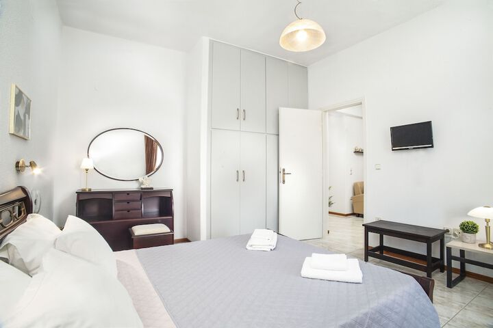 Room 5 of 98