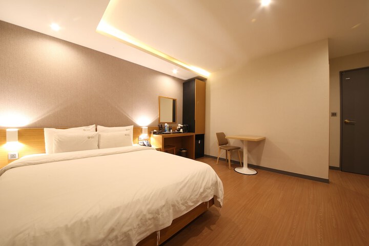 Room 45 of 110