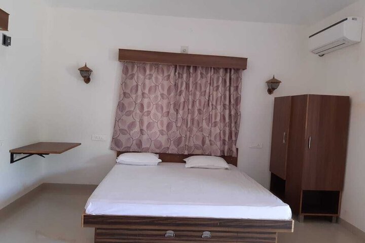 Room 12 of 20