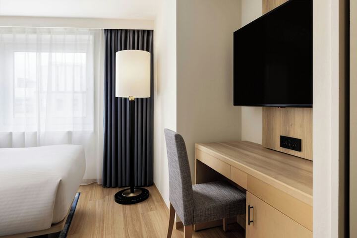 Room 27 of 63